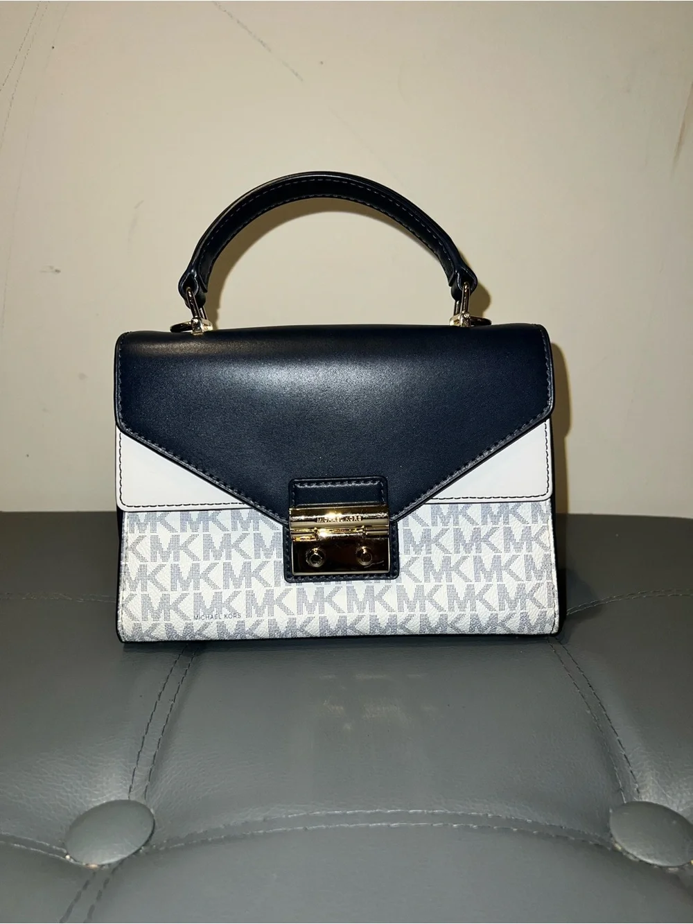 Michael Kors small Sloan logo